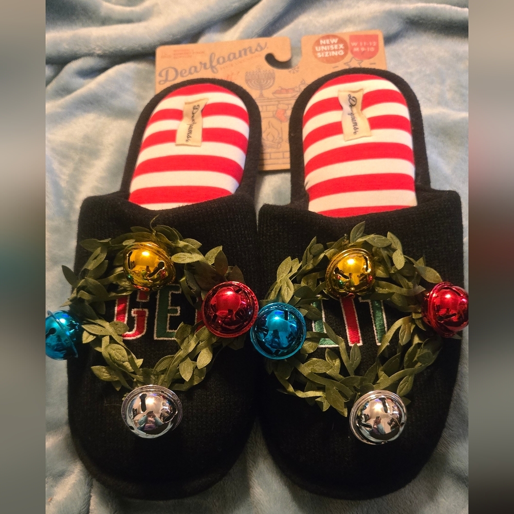 Dearfoams Holiday Black and Red Decor Slippers